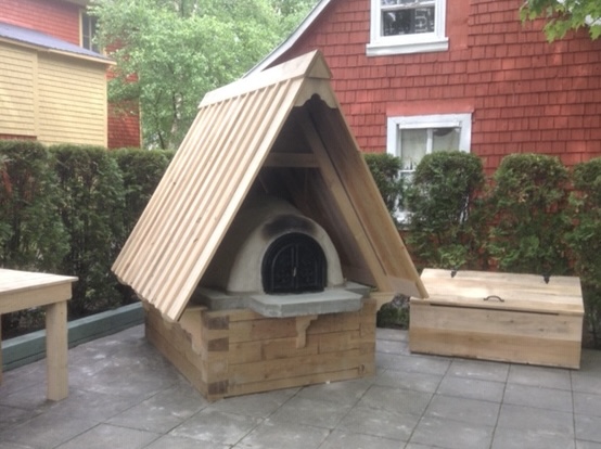 Four à pain intégré dans un aménagement extérieur