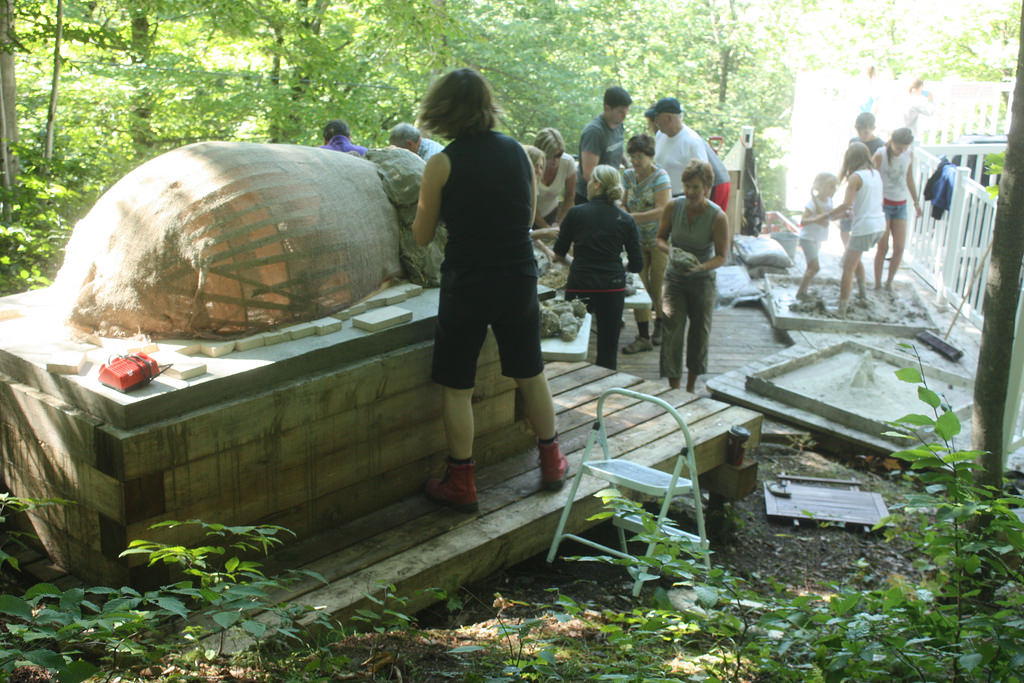 Participation à la construction d’un four à pain